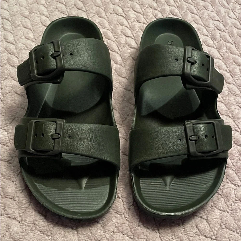 Goodfellow Men’s Two Strap Sandal - size 8